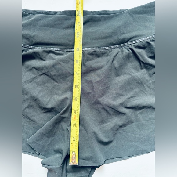 Athleta‎ Black Athletic Run Shorts Women’s Sz Medium New with tags High Rise Gym - Picture 8 of 8